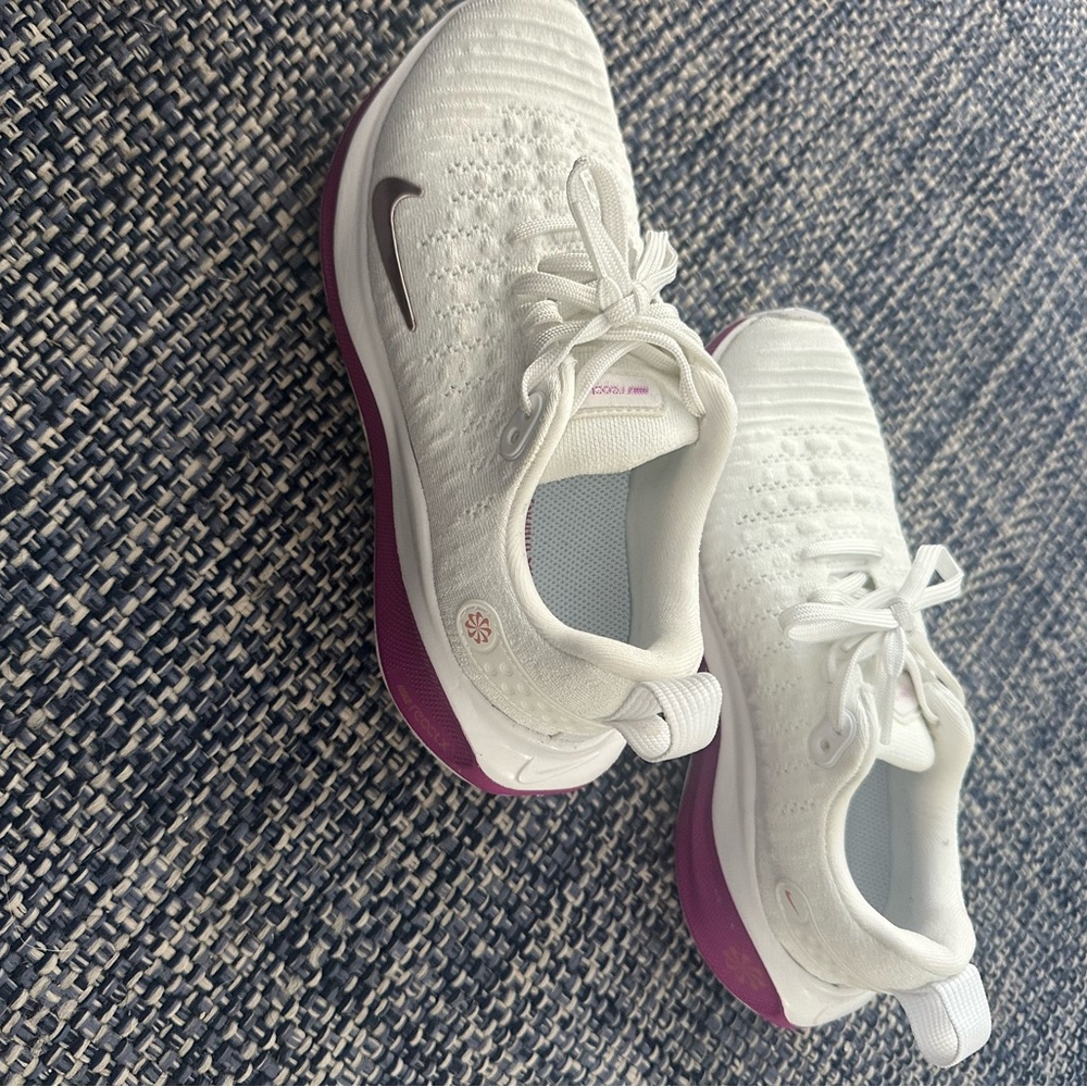 Nike Women's White and Purple Sneakers - Picture 2 of 12